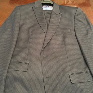Freshly cleaned Sean John suit size 46L.  Navy blue.  Lined Good condition